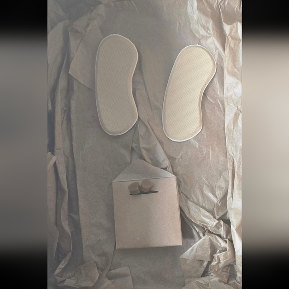 BNIB!! Cole Haan Women's Chelsea High Pump: Sandstone Patent, Size 9.5B - Picture 10 of 13